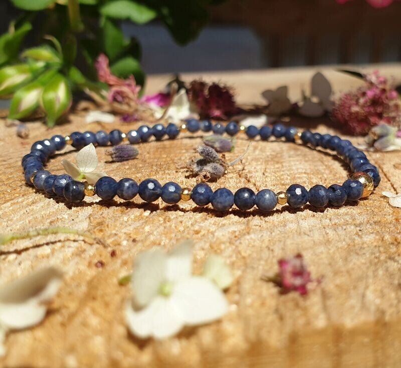 Armband mit Saphir & 925 Silber vergoldeten Elementen Armband mit Saphir & 925 Silber vergoldeten Elementen