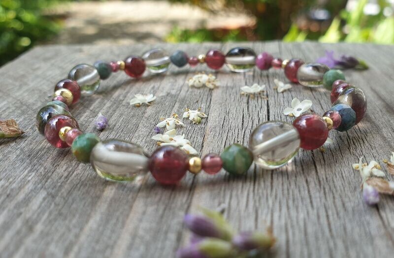 Armband mit Rauchquarz, Granat & Rubin Zoisit Armband mit Rauchquarz, Granat & Rubin Zoisit