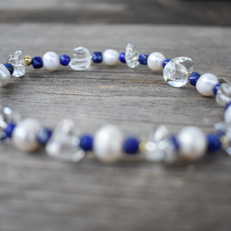 Armband mit Bergkristall, Lapis & Süßwasserperle Armband mit Bergkristall, Lapis & Süßwasserperle