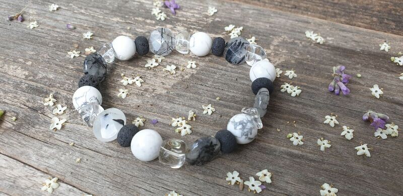 Armband mit Lava, Magnesit, Bergkristall & Turmalinquarz Armband mit Lava, Magnesit, Bergkristall & Turmalinquarz