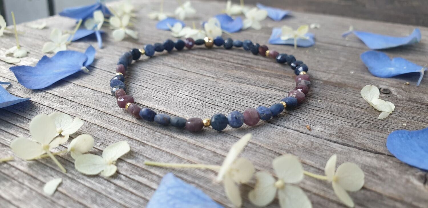 Armband mit Saphir, Rubin & 925 Silber vergoldeten Elementen