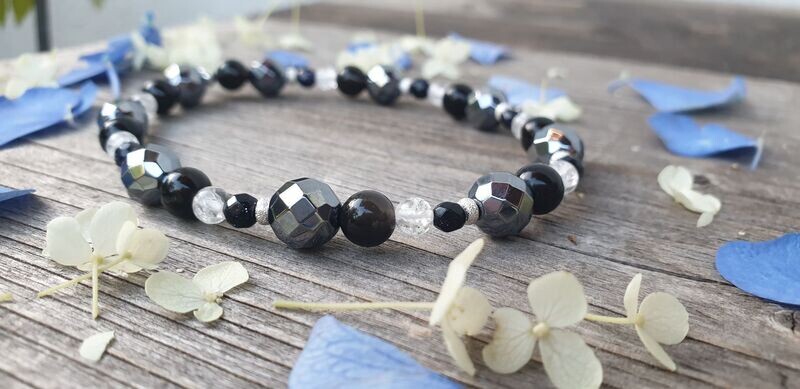 Armband mit Silizium, Bergkristall, Blaufluss, Turmalin & silbernen Elementen Armband mit Silizium, Bergkristall, Blaufluss, Turmalin & silbernen Elementen