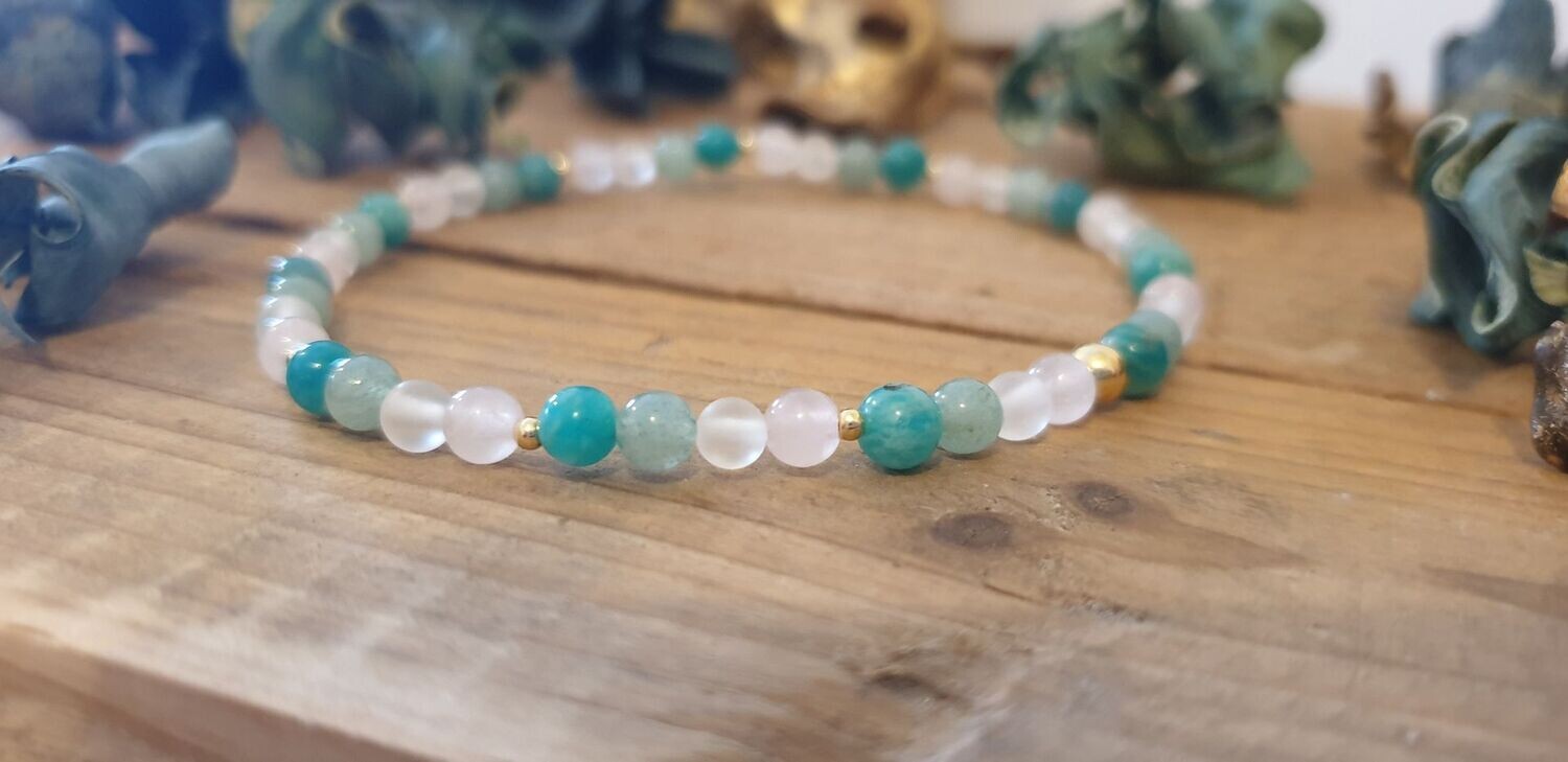 Armband mit Aventurin, Rosenquarz, Bergkristall, Amazonit & vergoldeten Elementen