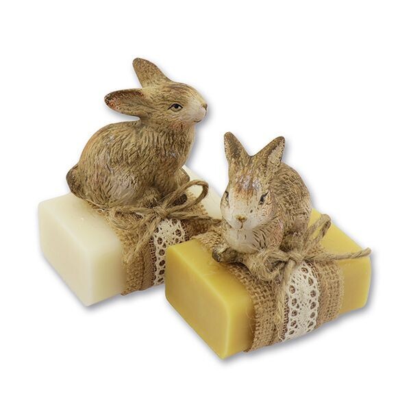 Schafmilchseife eckig 100g dekoriert mit Hase, Classic/Zirbe