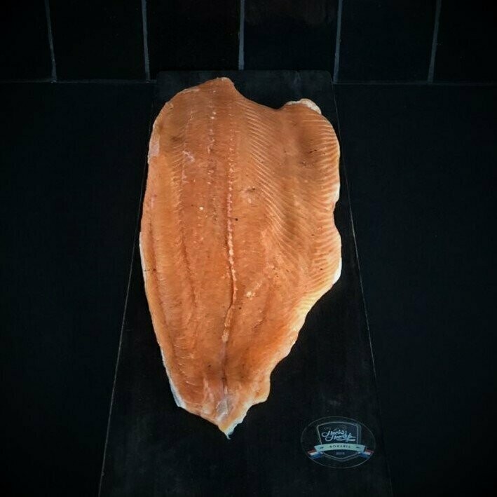 Koud gerookte zalm, hele zijde. Afhalen zaterdag 20-12-2025 (Kerst)