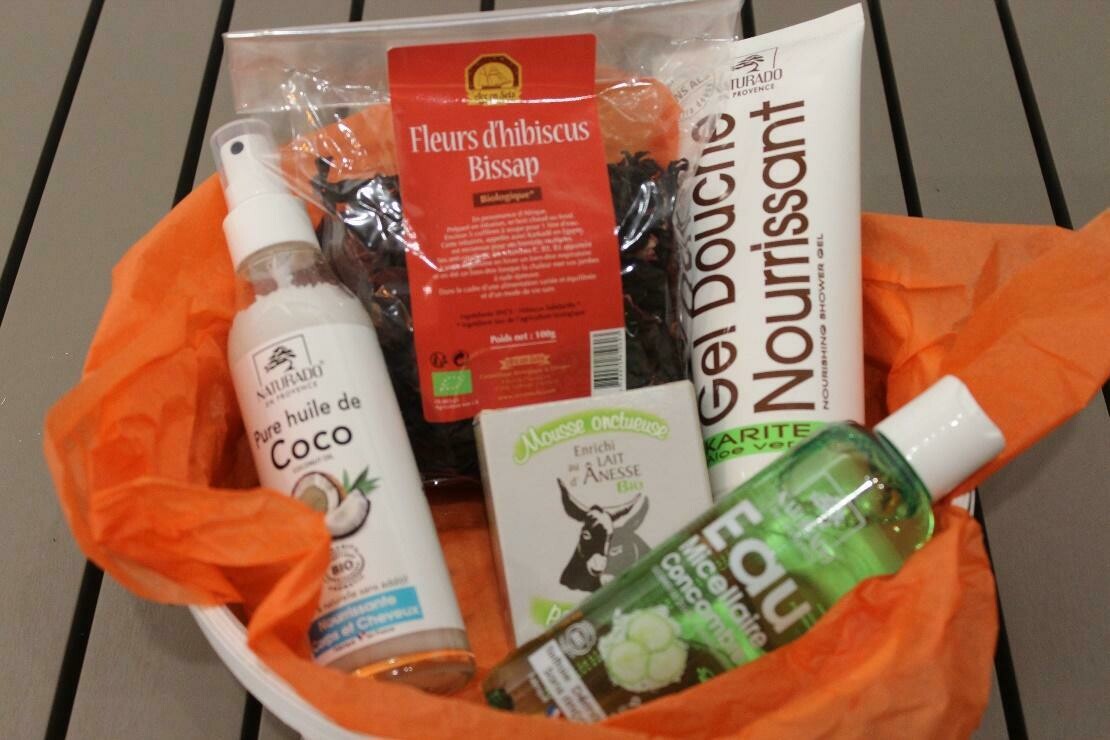Coffret découverte Bio Fleur d’hibiscus, gel douche ... Coffret découverte Bio Fleur d’hibiscus, gel douche ...