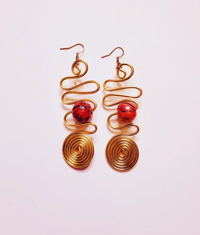 Wire Earrings w / Beads ( Gold)