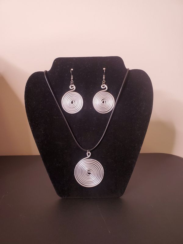 Wire Earrings &amp; Necklace Set ( Silver)