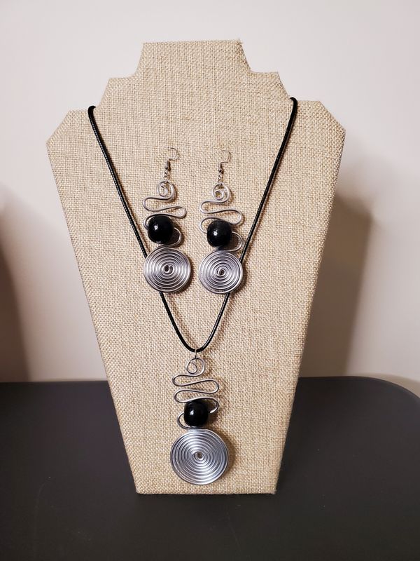 Wire Earrings &amp; Necklace Set