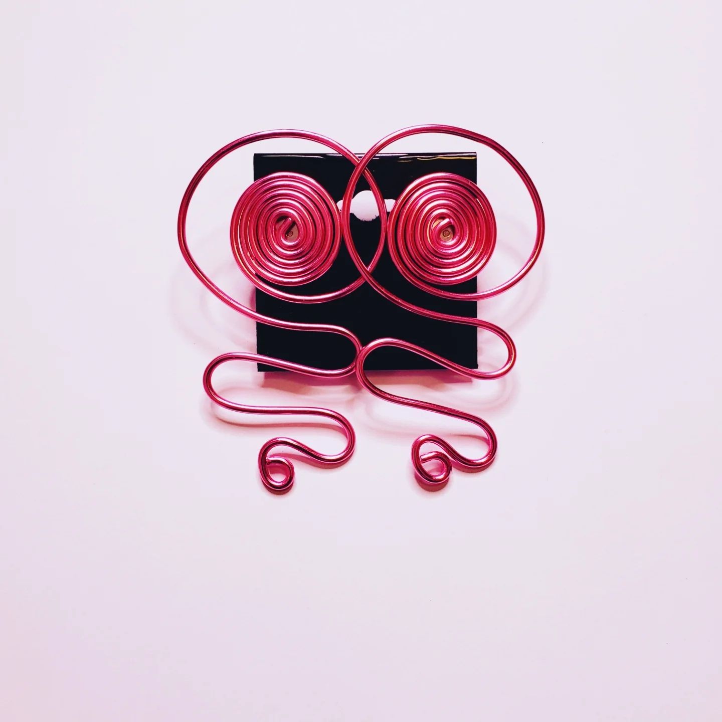 Wire Stud- Dark Pink