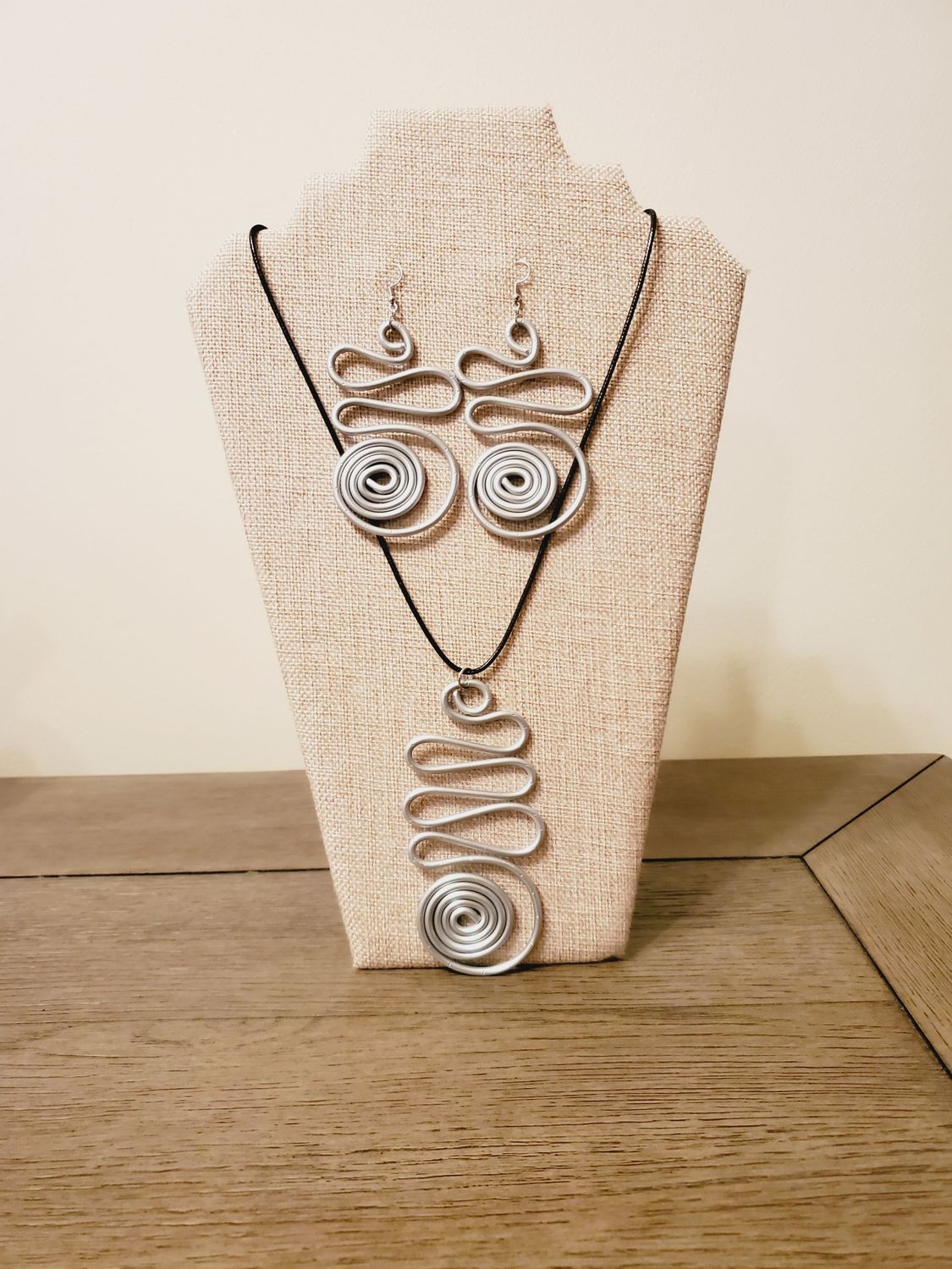 Wire Necklace &amp; Earrings Set- Silver
