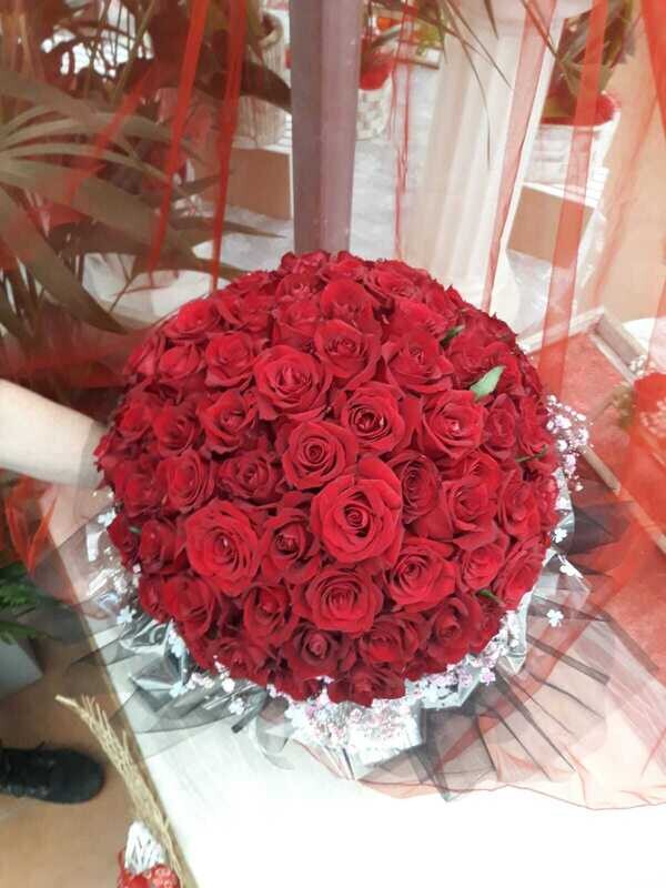 Mazzo ROSE ROSSE - 99 Rose confezionate