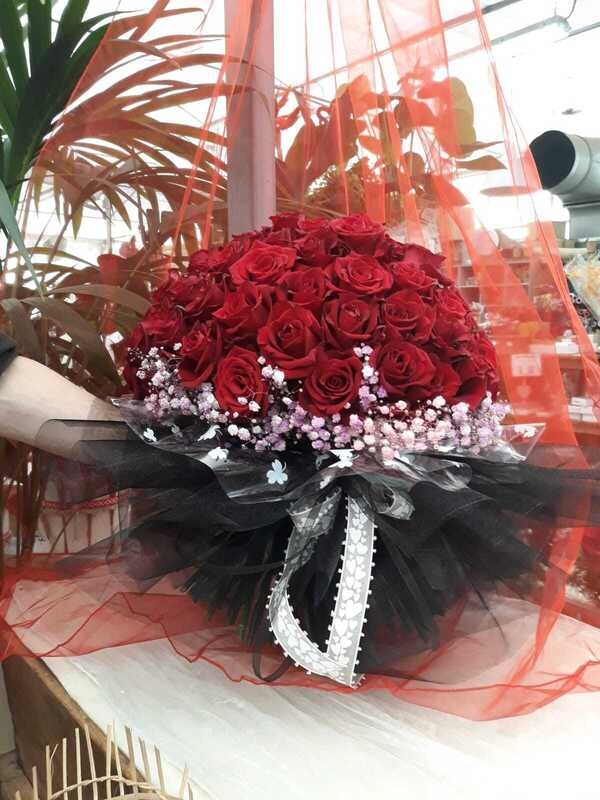 Mazzo ROSE ROSSE - 99 Rose confezionate