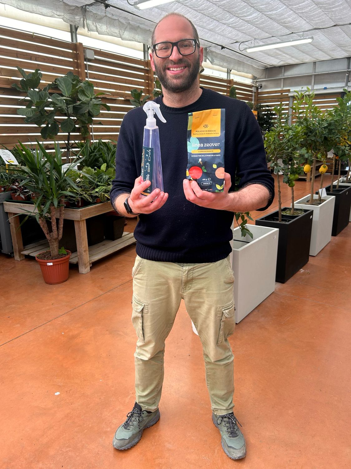 ZEOVER CORROBORANTE  a base di Zeolite a Chabasite 20 micron SACCO DA 400 g con SPRUZZINO