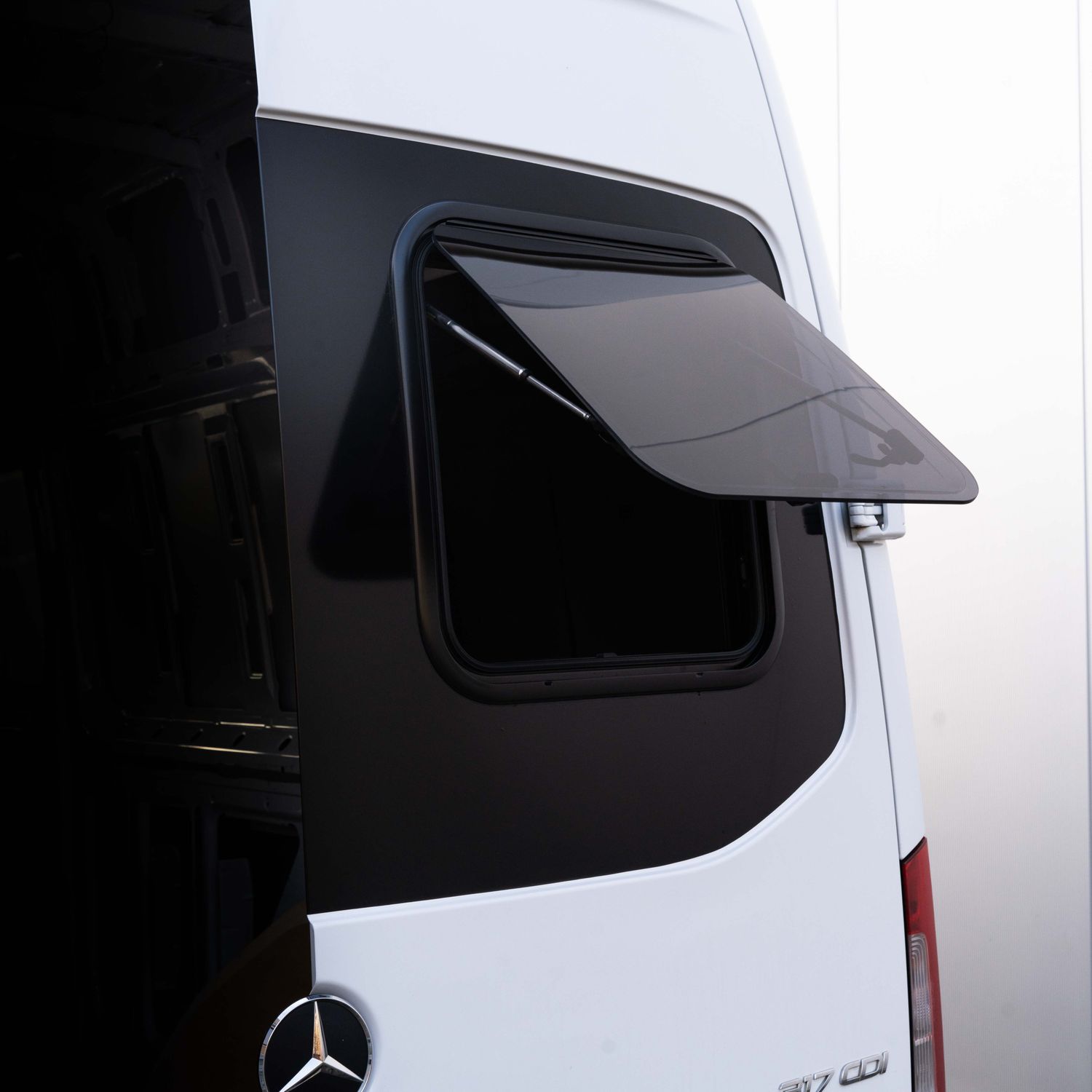 Ausstellfenster R5000 – getöntes Acrylglas für Sprinter, Crafter & Ducato