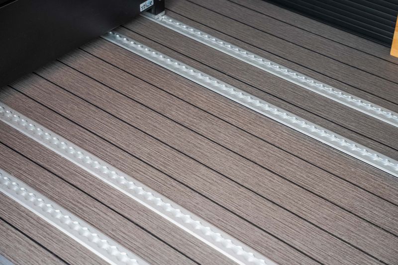 Camper Vinyl Schiffsbodenoptik dunkel – super trittfest & outdoor-tauglich