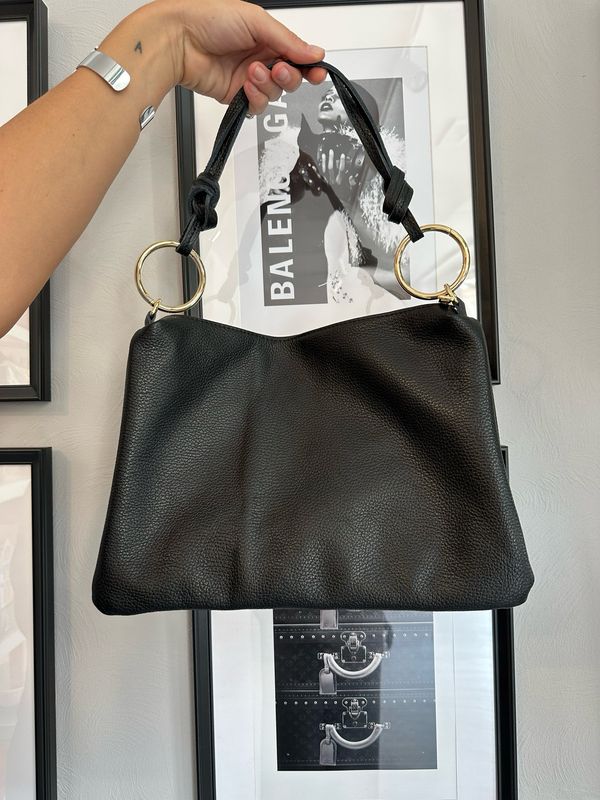 BORSA A MANO IN PELLE NERA BORSA A MANO IN PELLE NERA