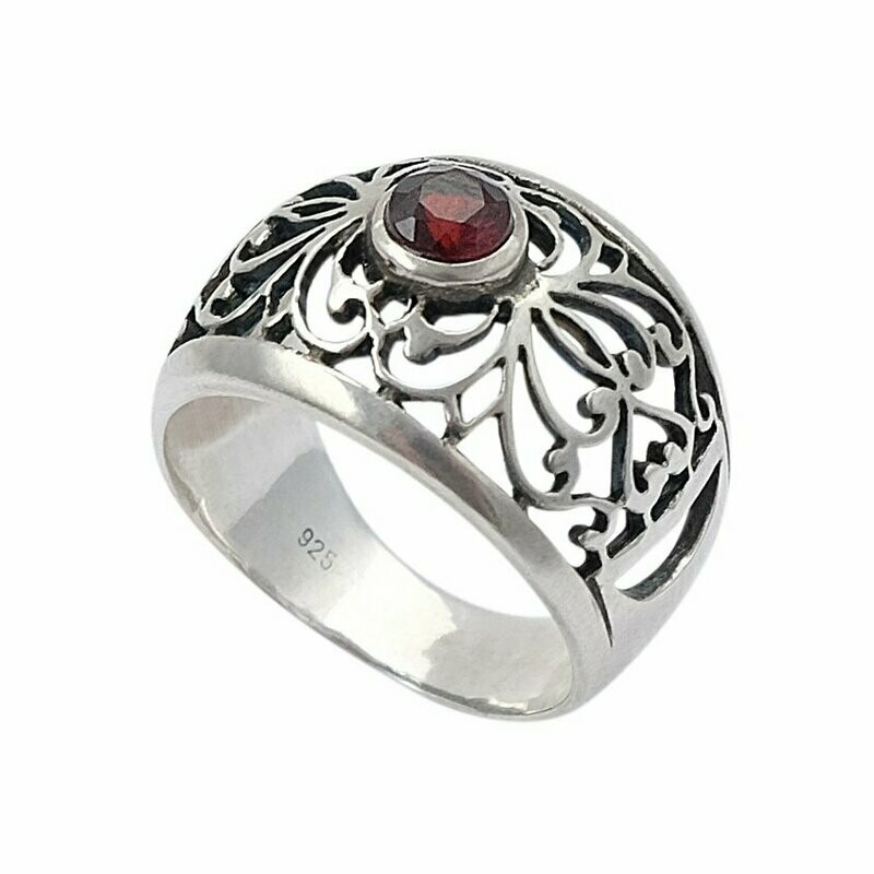Antiker Ring mit Granat in Silber 925/-