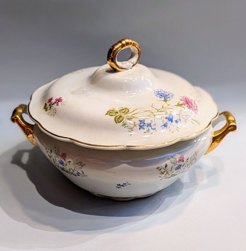 Antigua sopera de porcelana &quot;Vargas Segovia&quot;