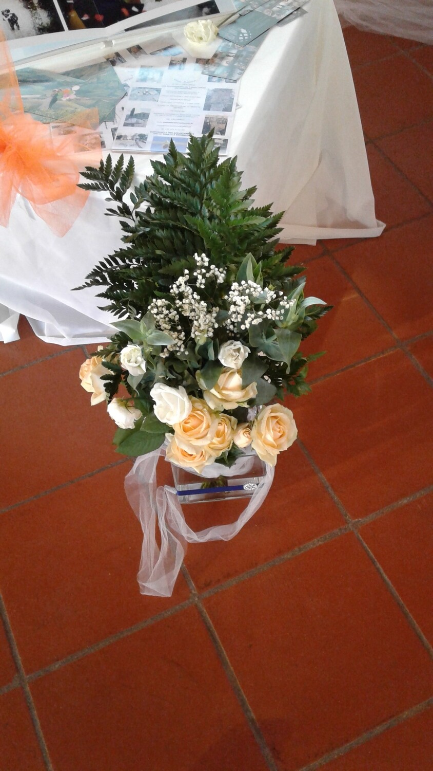 fiori freschi o artificiali