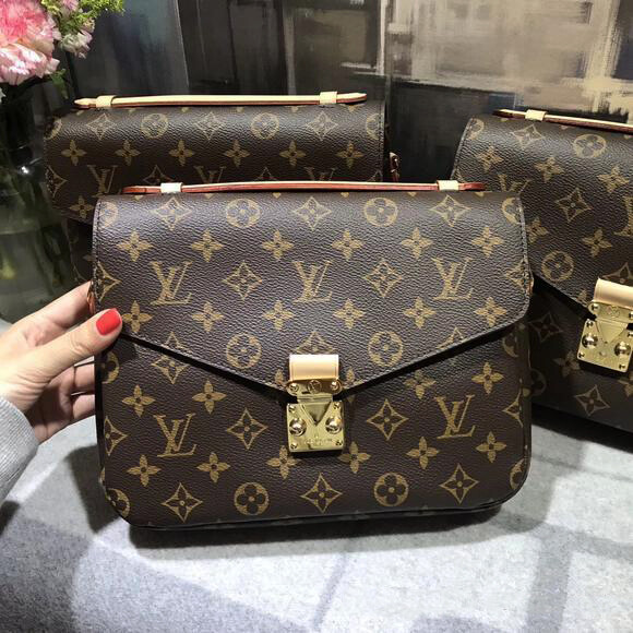NEW Louis Vuitton Pochette Metis Monogram Canvas Shoulder Bag - Leather Shoulder Bag - Original - High-Quality