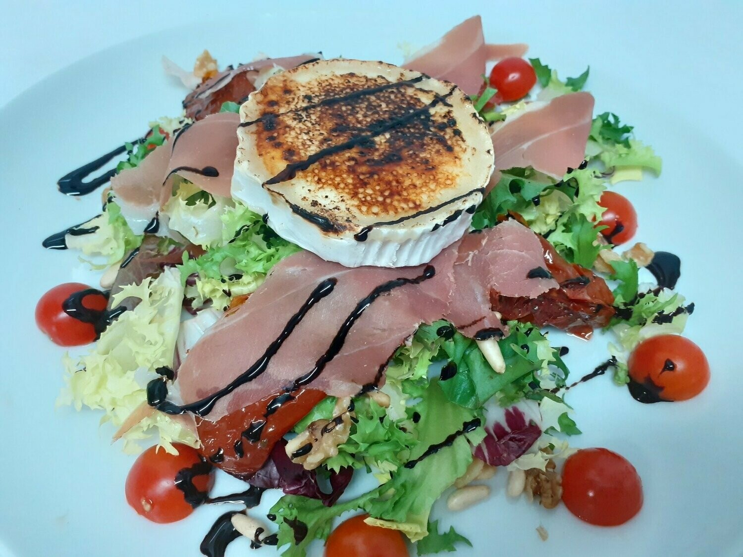 Ensalada tibia de queso de cabra