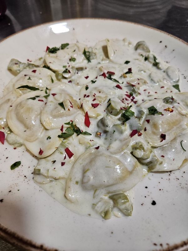 Mezzaluna salsa de almendras