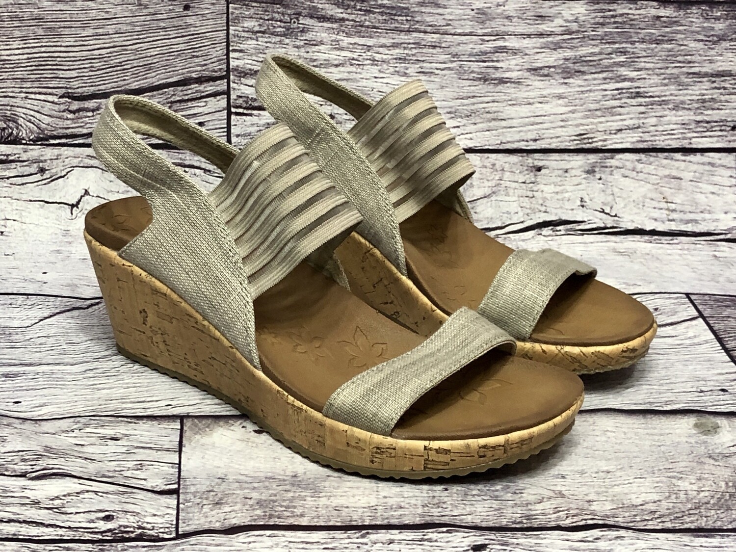 New SKECHERS Luxe Foam BEIGE LINEN WEDGE SANDALS size 7