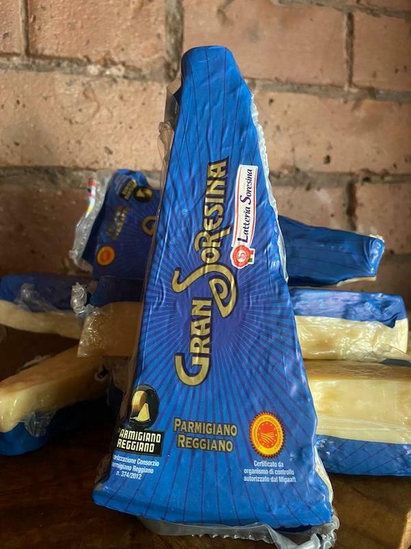 Parmigiano Reggiano D.O.P Whole Piece approx. 280g Parmigiano Reggiano D.O.P Whole Piece approx. 280g