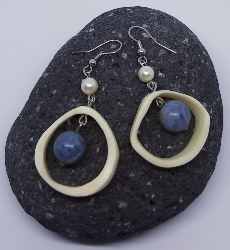 Earring grey coral
