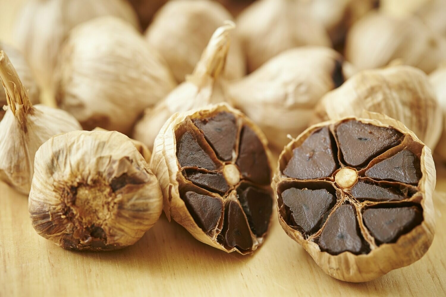 500 Gramm
schwarzer Knoblauch aus der Eifel