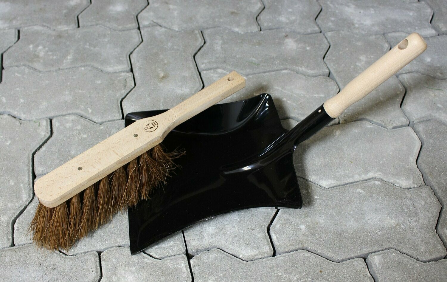 Z Kehrschaufel schwarz mit Holzgriff