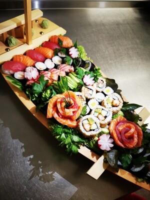 E.SUSHI BOOT MIX (3 personen-4 Personen)