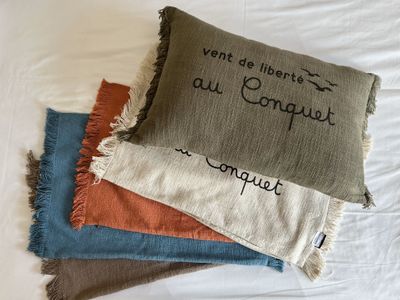 COUSSIN FRANGE 40X60 &quot;VENT DE LIBERTE AU CONQUET&quot;