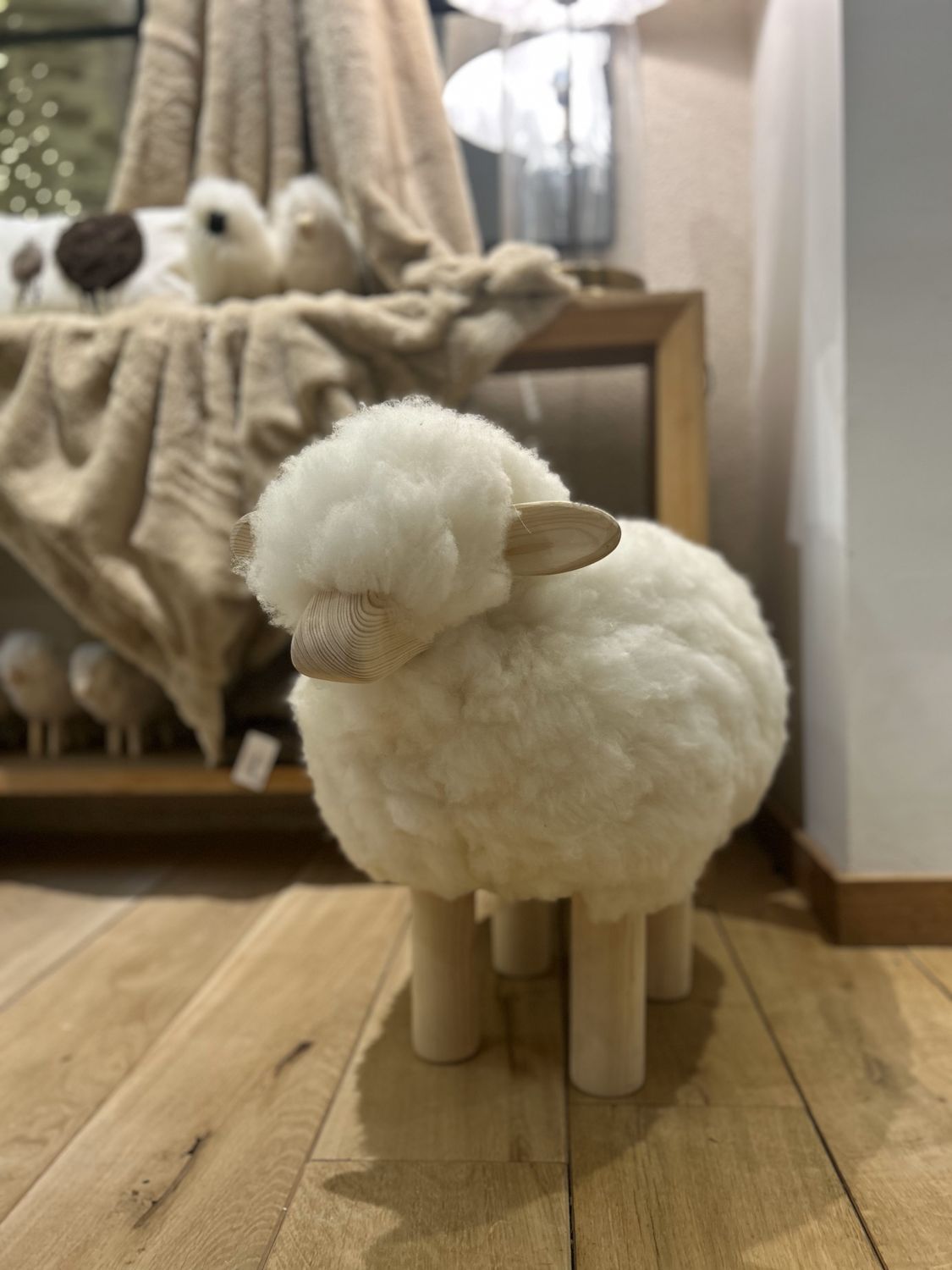 TABOURET MOUTON GEANT
