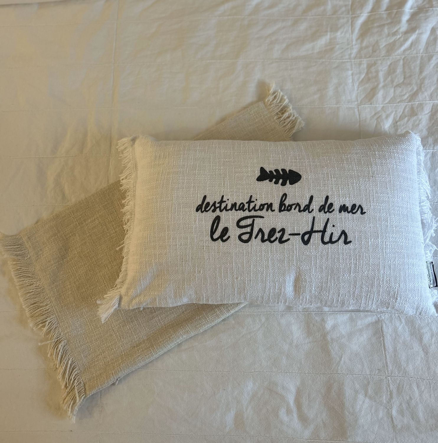 COUSSIN 30X50 &quot;DESTINATION BORD DE MER LE TREZ-HIR&quot;