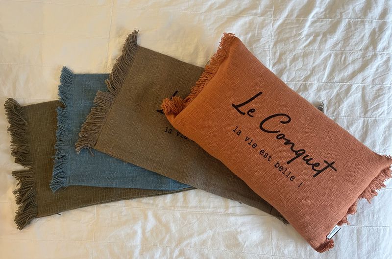 COUSSIN FRANGES 30X50 &quot;LE CONQUET LA VIE EST BELLE !&quot;