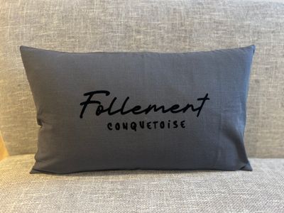 COUSSIN HOUSSE SEULE &quot;FOLLEMENT CONQUETOISE&quot; 30X50