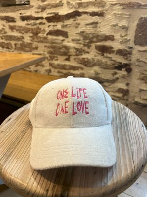 CASQUETTE CARLA EPONGE &quot;ONE LIFE ONE LOVE&quot;