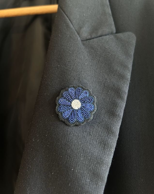 BROCHE MINI MARGUERITE BLEUE