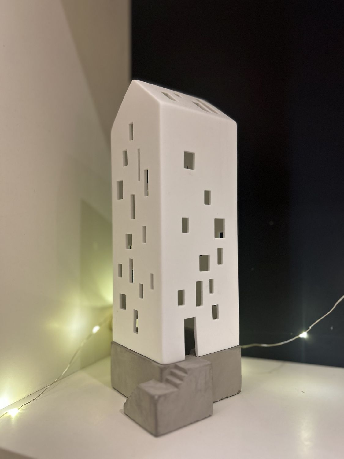 MAISON/IMMEUBLE PHOTOPHORE AVEC ESCALIERS