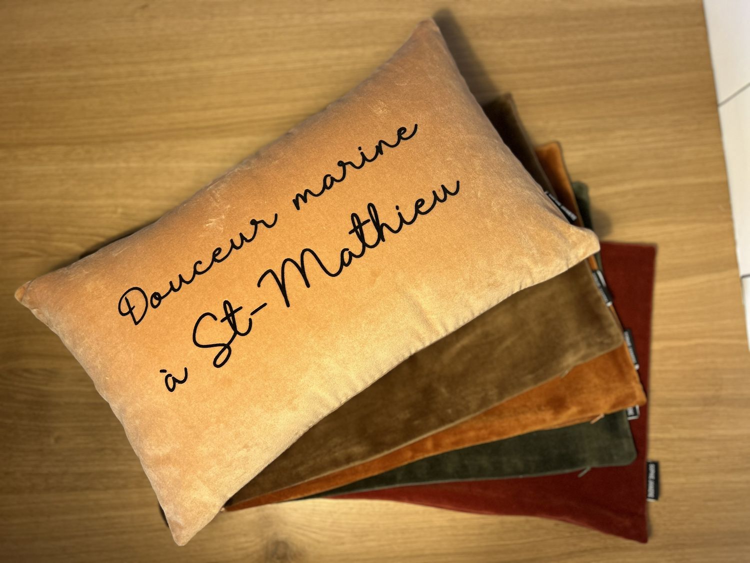 COUSSIN VELOURS 30X50 &quot;DOUCEUR À ST-MATHIEU&quot;