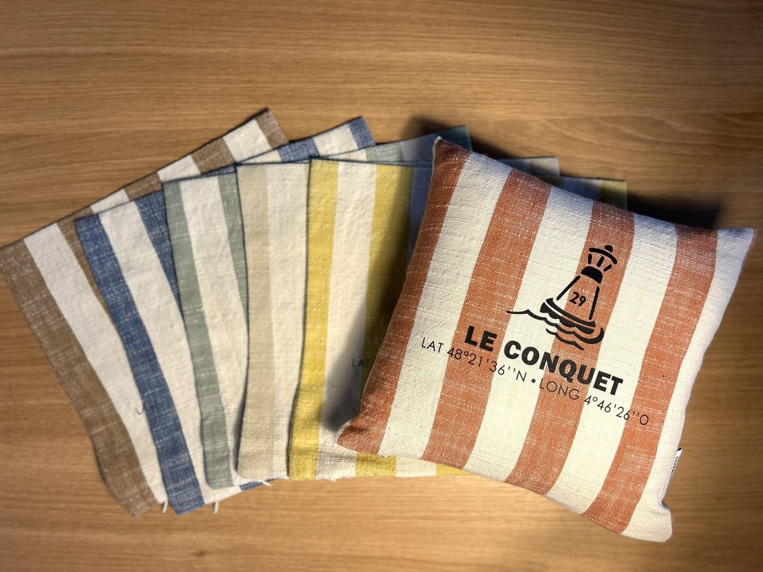 COUSSIN RAYURES 25X25 "LE CONQUET"