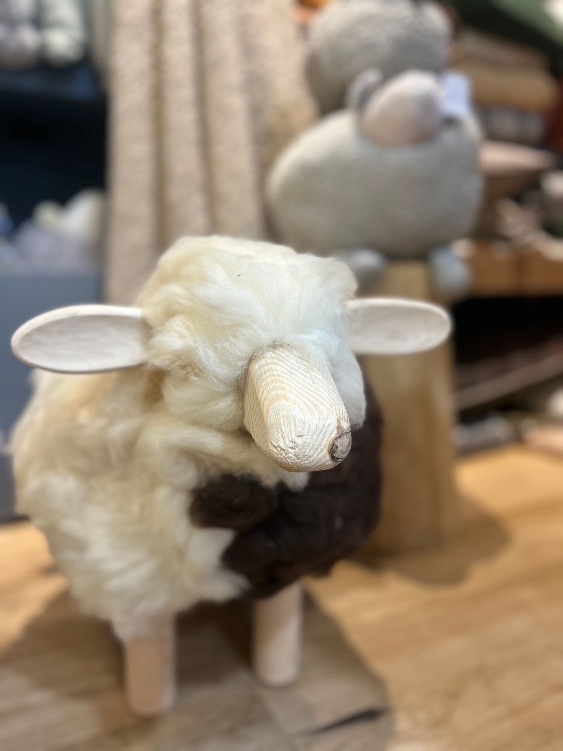 TABOURET SHAUN MOYEN TACHETÉ