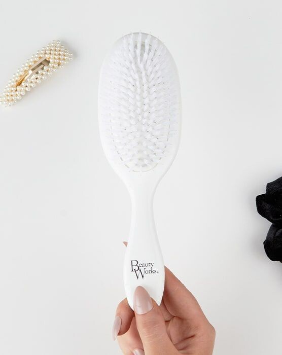 WHITE VEGAN BRISTLE BRUSH