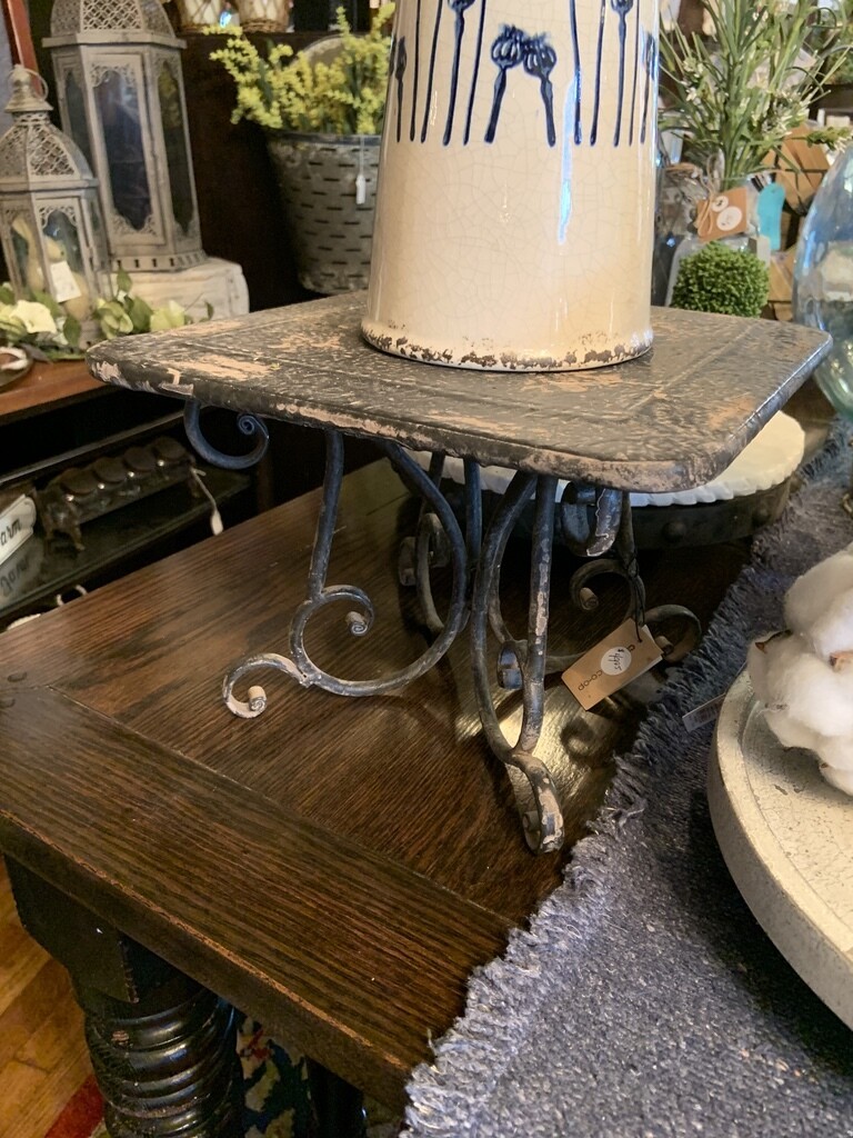 black distressed riser lg 11"sq and 8"tall