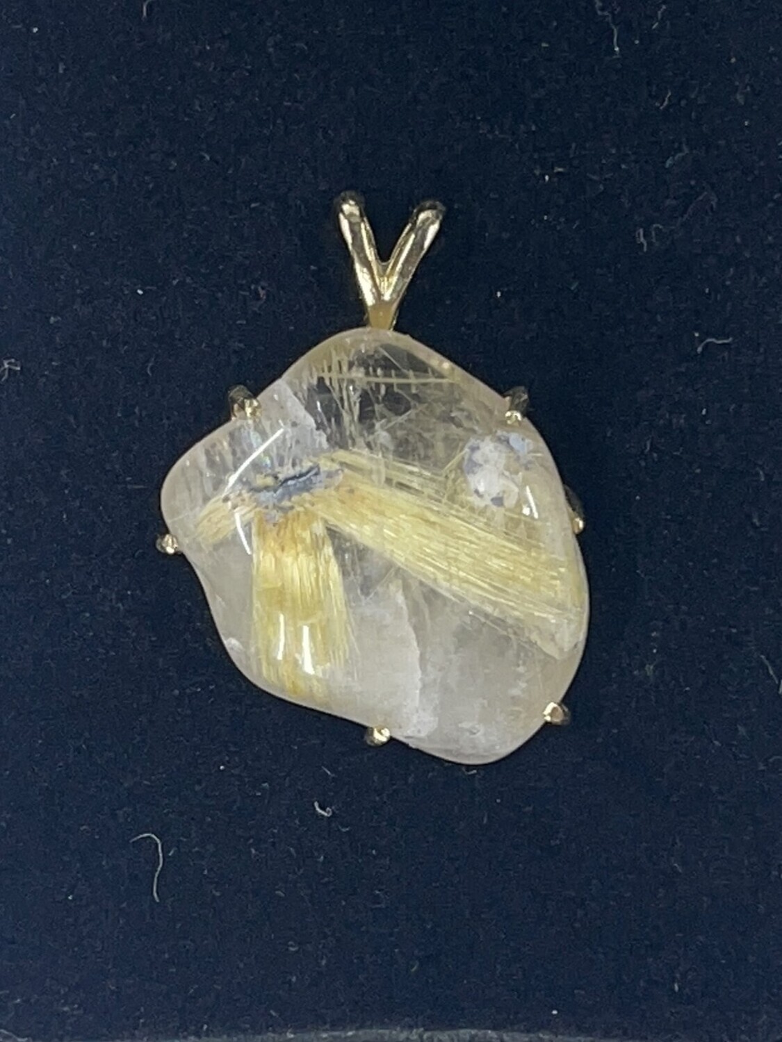 rutilated quartz (4.6g) in yellow gold pendant
