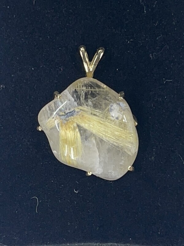 rutilated quartz (4.6g) in yellow gold pendant 