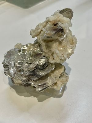Muscovite on Cleavelandite