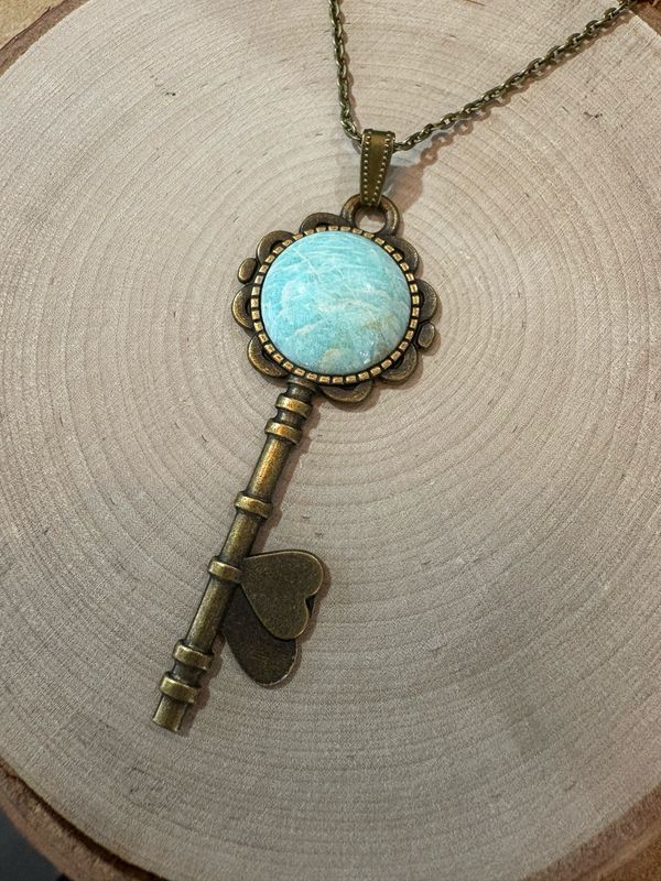 Crystal Key Necklace – Brass Cabochon Pendant